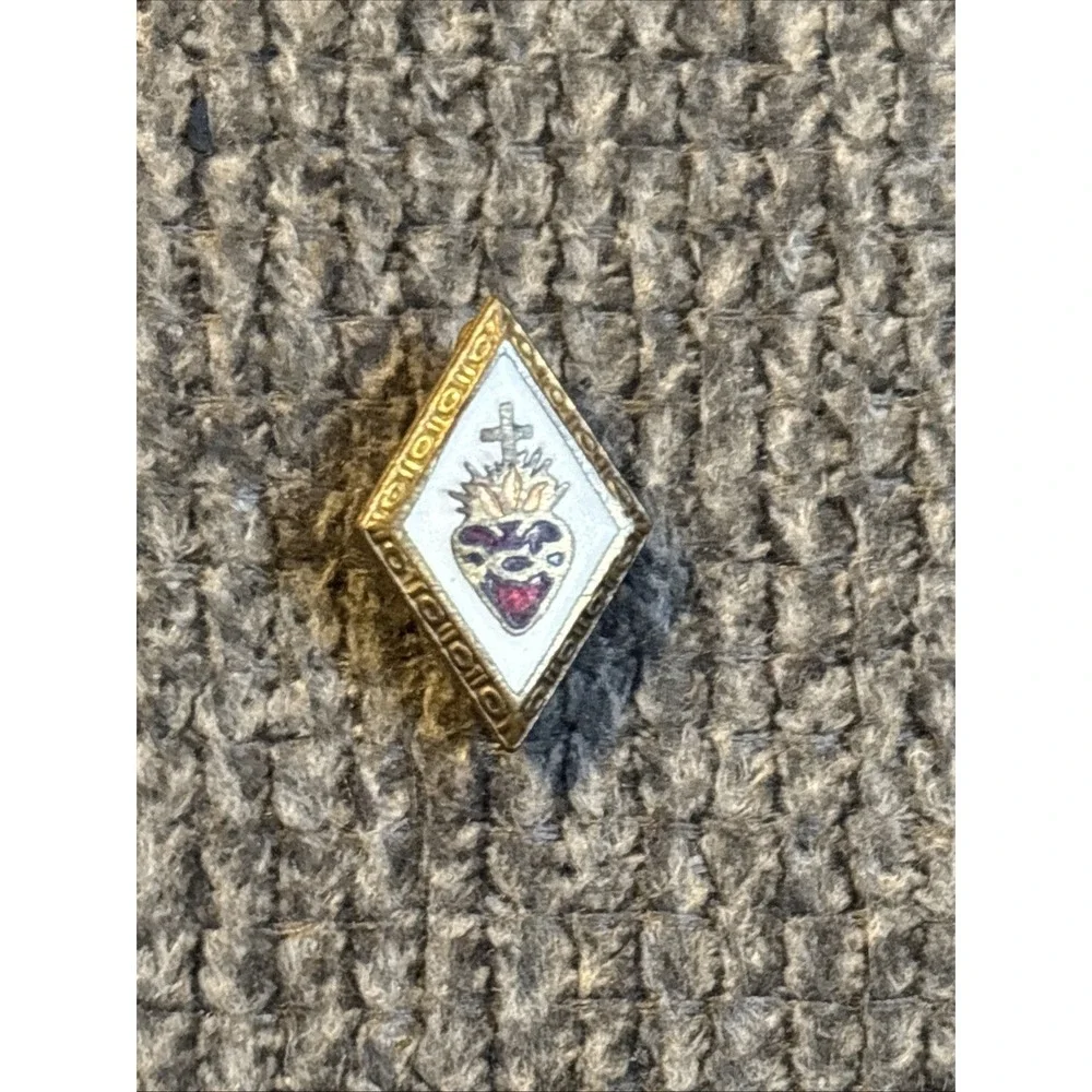 Vintage Sacred Heart of Jesus enamel pin gold Diamond shape NICE